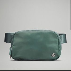 NWT lululemon everywhere belt bag in tidewater teal